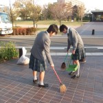 バレー部によるオープンスペースの清掃