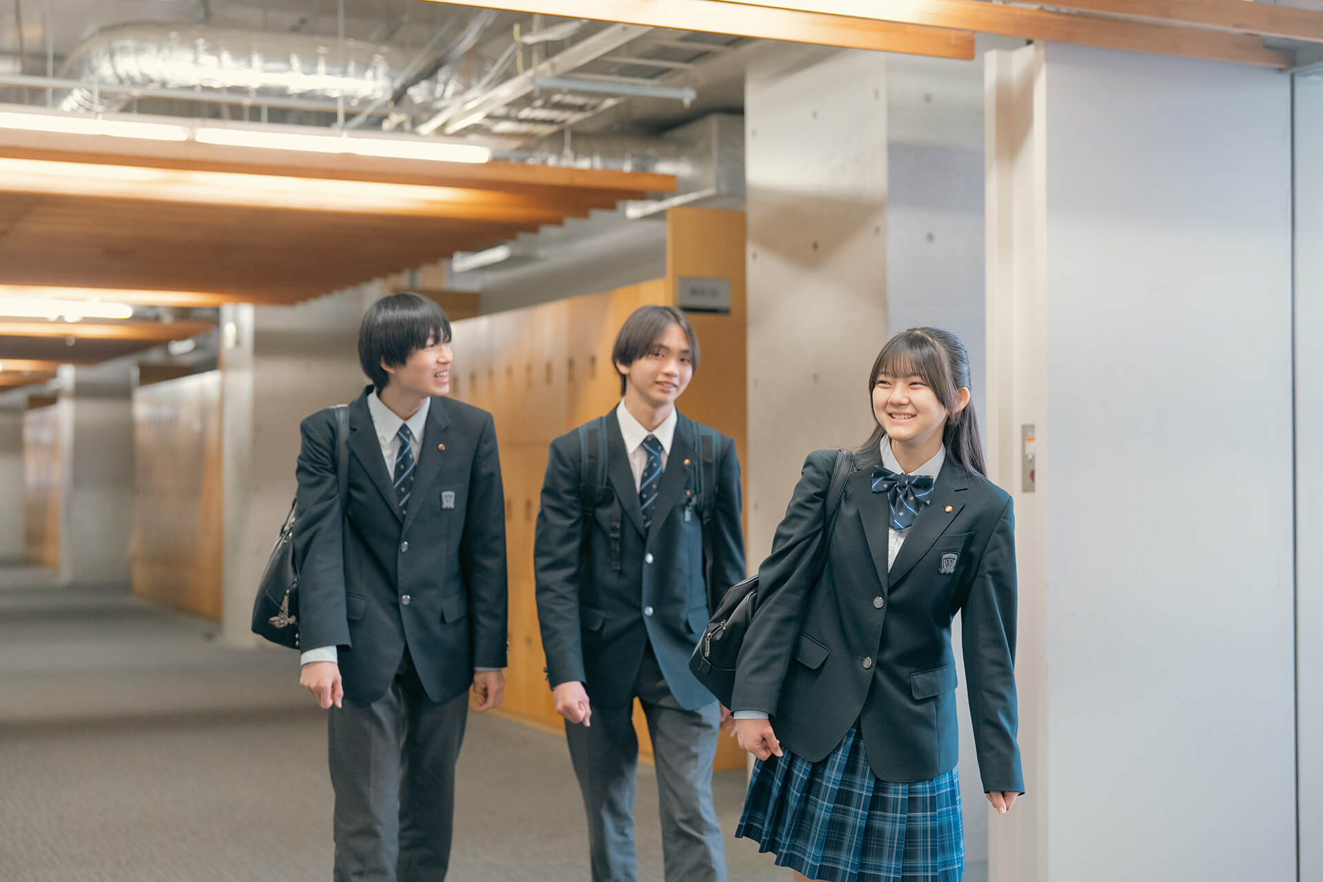 昭和学院高等学校男女兼用通学鞄 - メルカリ